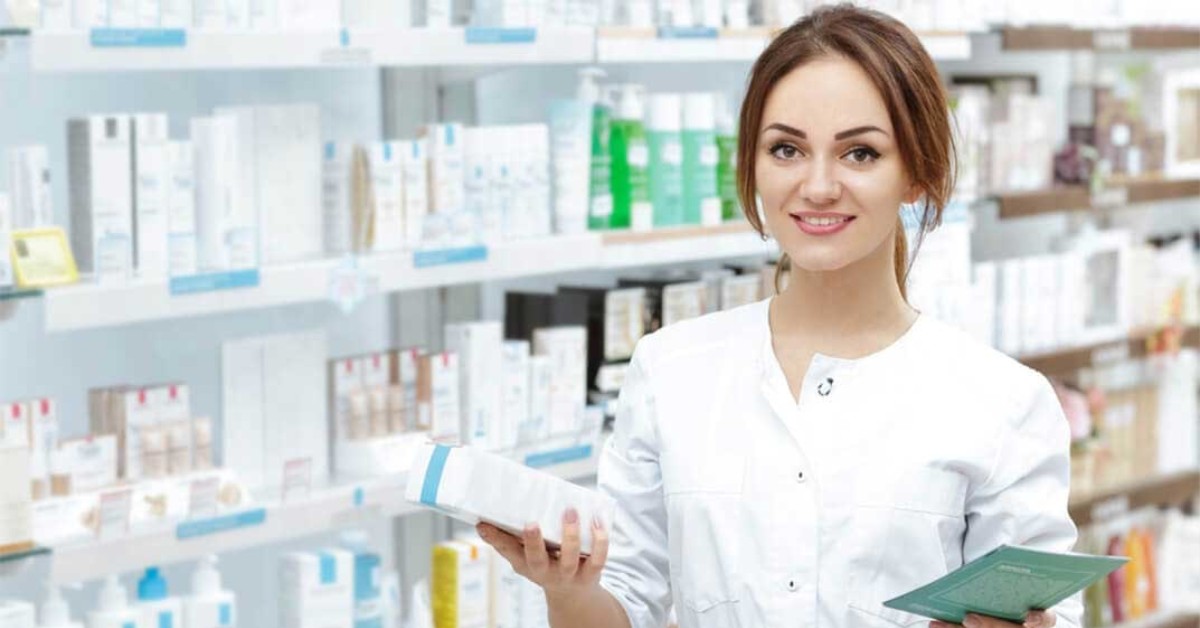Mujer vendiendo medicamentos genéricos