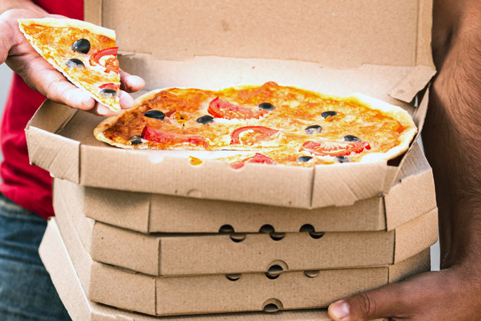 cajas de pizza apiladas