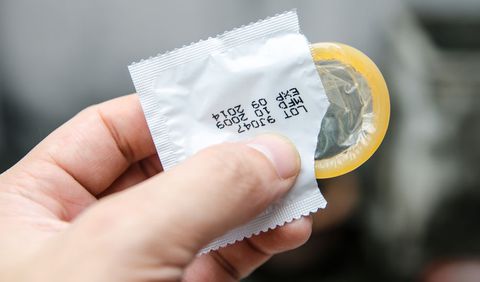 como se coloca un preservativo
