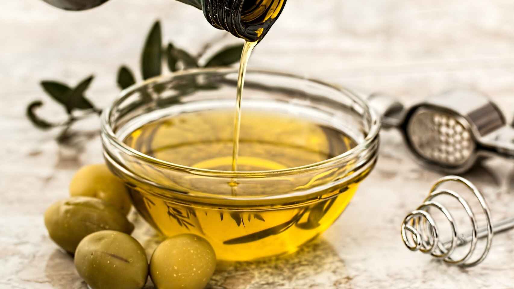 aceite de oliva en bowl