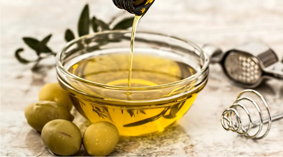 bowl con aceite de oliva